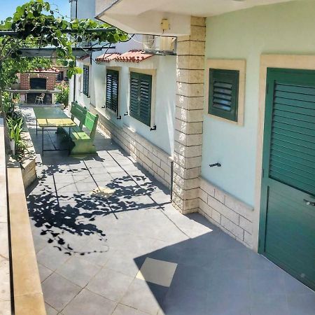 Studio Apartman Noa Trogir Exterior foto