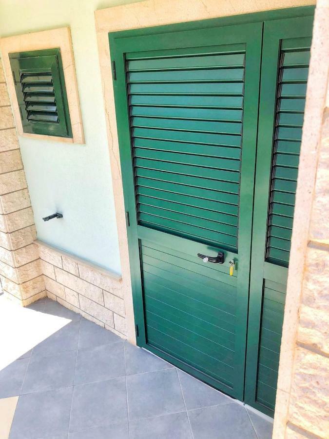 Studio Apartman Noa Trogir Exterior foto